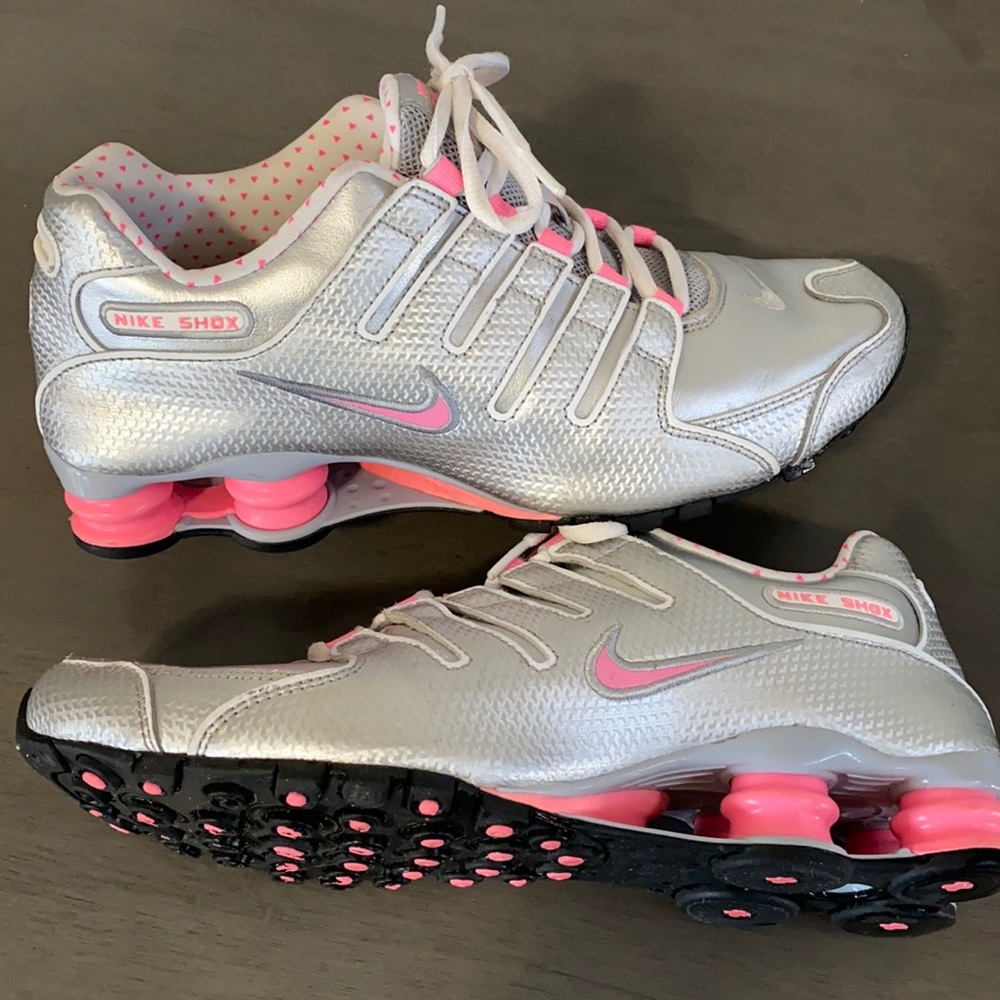 Women’s Nike shox